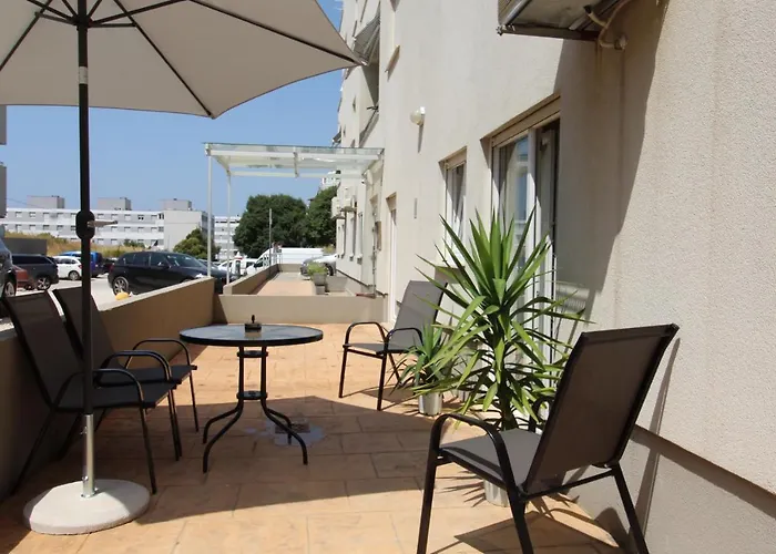 Macadamia Apartment With Garage Parking